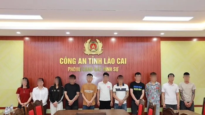 Khởi tố 11 bị can vụ lừa đảo livestream 'đổ thạch' trên YouTube