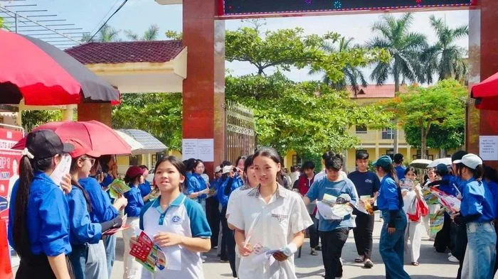 Gần 52.000 thí sinh Ninh Bình làm bài thi đầu tiên Kỳ thi vào lớp 10