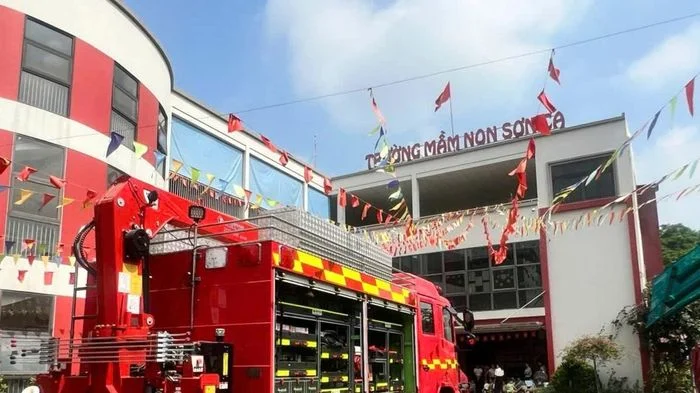 Hướng dẫn trải nghiệm kỹ năng sơ cứu trong hỏa hoạn cho giáo viên và học sinh Trường mầm non