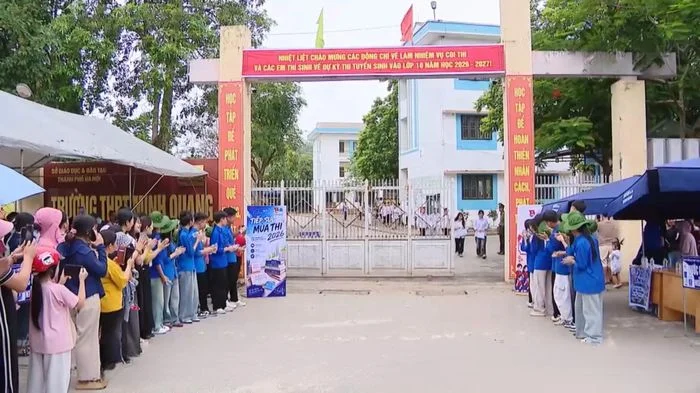 Tiếp sức sĩ tử tại vùng cao Ba Vì