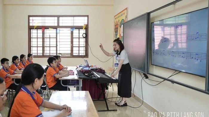 Cánh én hồng nhiệt huyết