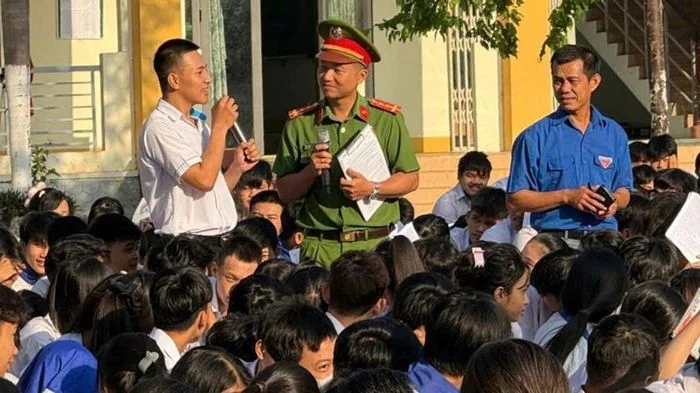 Công an vào cuộc ngăn mầm bạo lực học đường