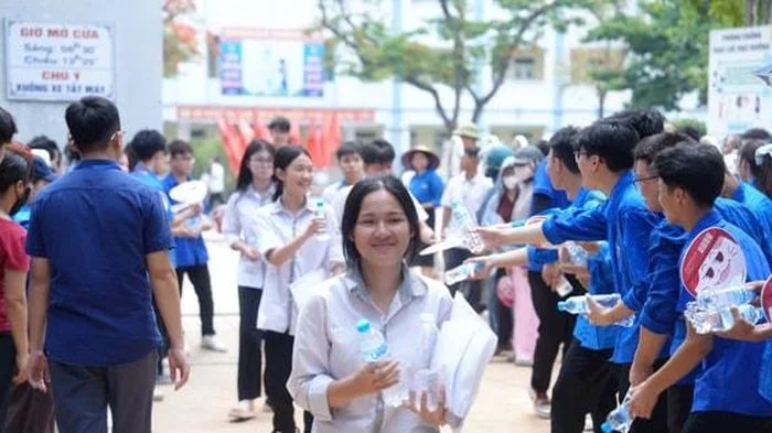 Kỳ thi lớp 10: Đề ngữ văn quen thuộc, phân hóa chủ yếu ở phần viết đoạn văn, bài văn
