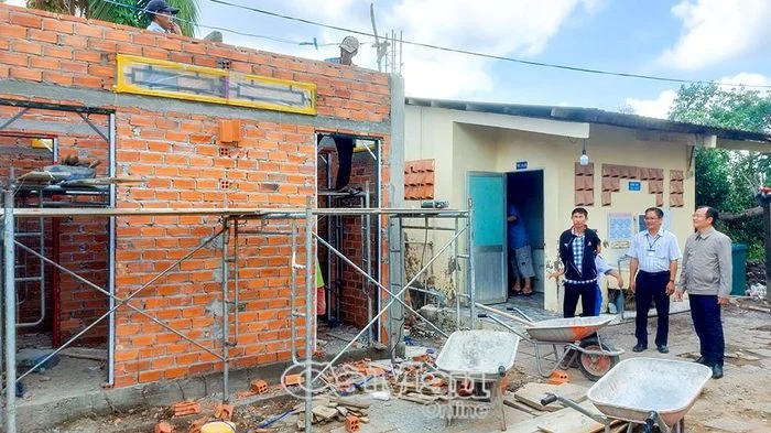 Đẩy nhanh tiến độ xây dựng nhà vệ sinh trong trường học