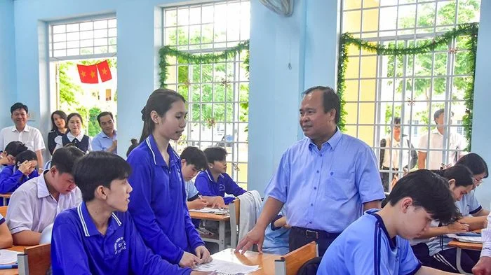 Ưu tiên nguồn lực nâng chất giáo dục, y tế cơ sở