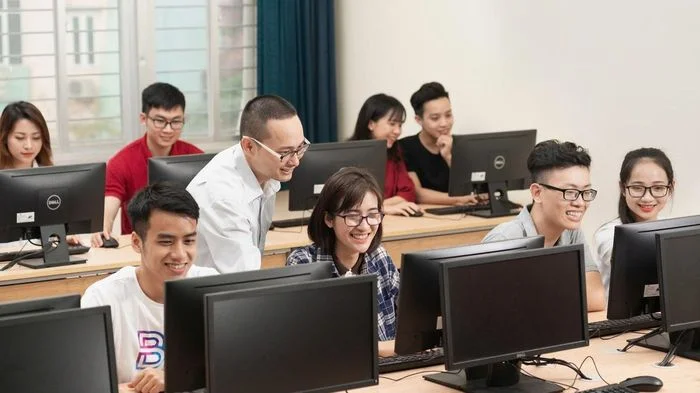 Sinh viên ngành vi mạch, khoa học cơ bản nhận học bổng tới 8,4 triệu đồng mỗi tháng