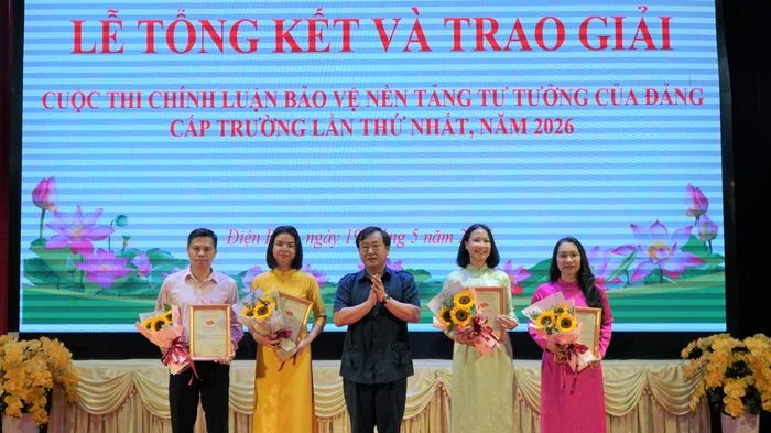 Trường Chính trị tỉnh trao 15 giải cuộc thi chính luận bảo vệ nền tảng tư tưởng của Đảng