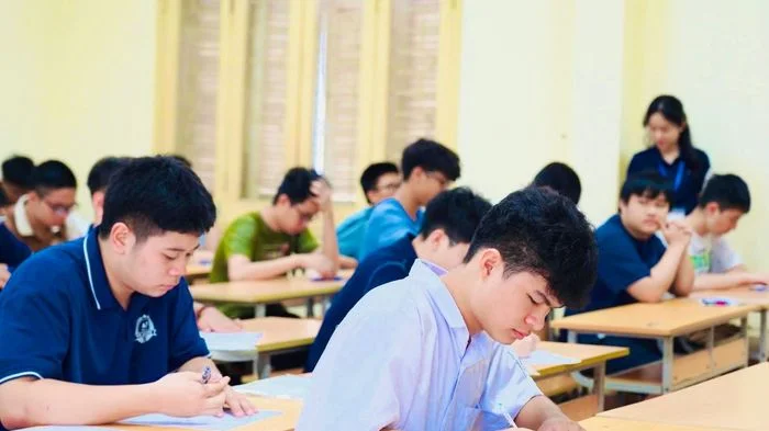 Đề Văn lớp 10 trường chuyên gây tranh cãi, chuyên gia chỉ ra điểm bất hợp lý