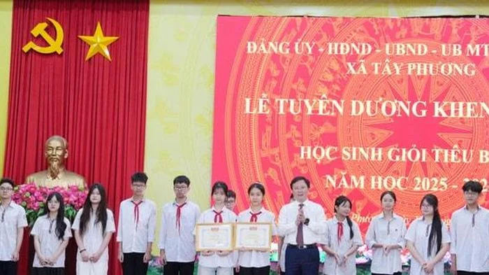 Xã Tây Phương tuyên dương, khen thưởng 255 học sinh tiêu biểu năm học 2025 – 2026
