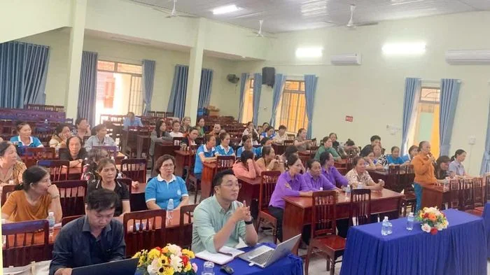Phụ nữ phường Ba Ngòi tham gia đối thoại về các chính sách an sinh, việc làm
