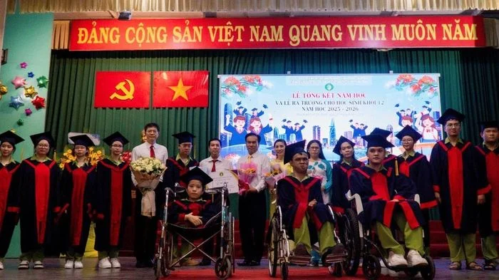 Lễ trưởng thành của những học trò khuyết tật