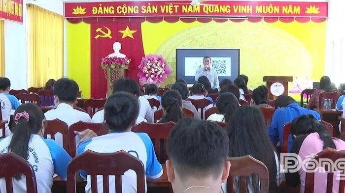 Xã Tân Hồng: Tư vấn việc làm ngoài nước và tuyển sinh du học Nhật Bản dành cho học sinh THPT