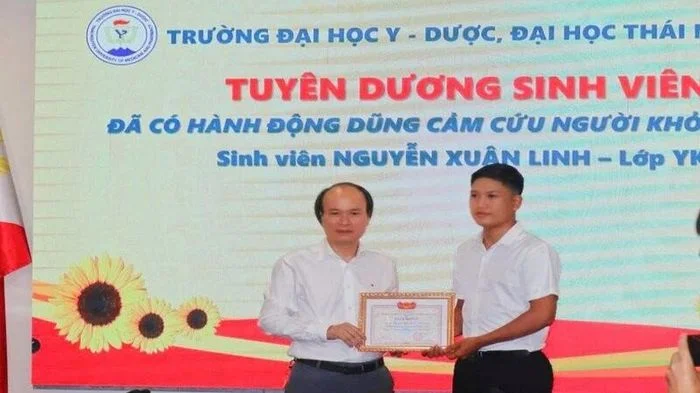 Nam sinh Trường đại học Y-Dược Thái Nguyên cứu bé trai đuối nước nguy cấp