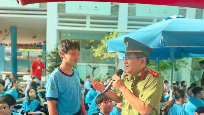 Công an TP.HCM đưa tình huống thực tế vào tuyên truyền phòng, chống bạo lực học đường