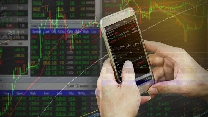 Cổ phiếu bất động sản gây áp lực, VN-Index giảm điểm