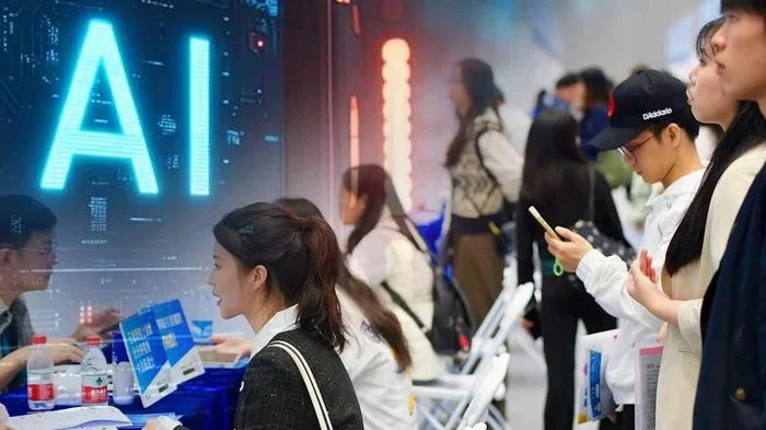 Sinh viên mới tốt nghiệp chật vật tìm việc làm tại các trung tâm tài chính châu Á vì AI