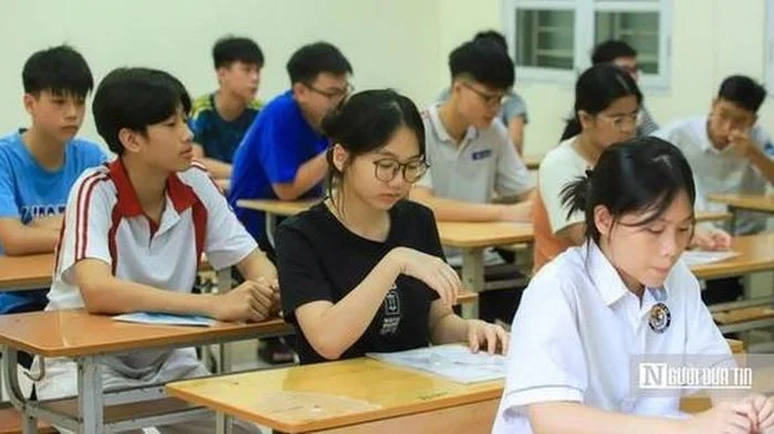 Sáng nay, gần 125.000 học sinh Hà Nội làm bài thi Ngữ văn vào lớp 10