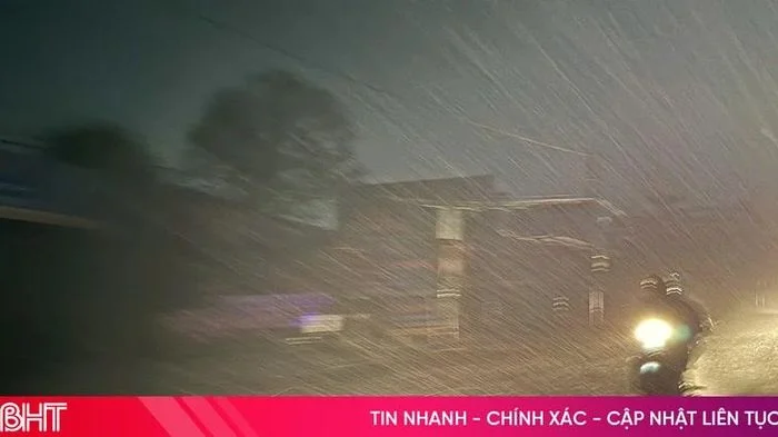 Vì sao Hà Tĩnh bất ngờ xảy ra mưa to, gió lớn?