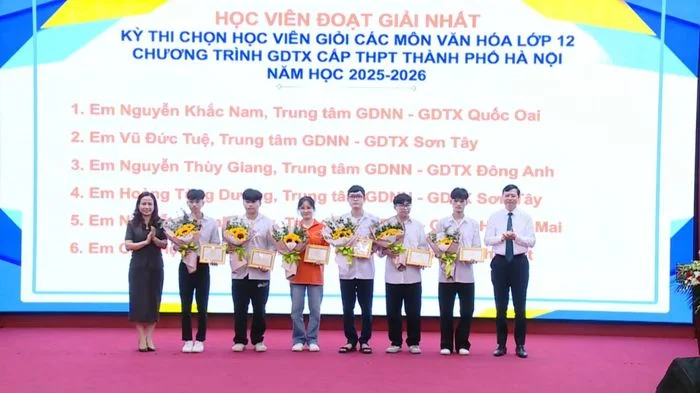 Hà Nội khen thưởng giáo viên và học viên giỏi giáo dục thường xuyên