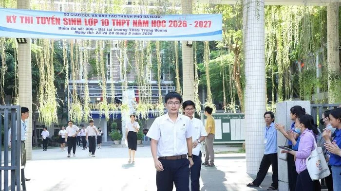 Đà Nẵng đưa chuyện chiếc máy bay đầu tiên vào đề thi môn Tiếng Anh