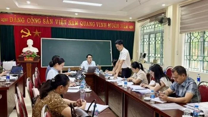 Kiểm tra công tác chuẩn bị Kỳ thi tốt nghiệp THPT năm 2026 tại điểm thi xã Đông Khê