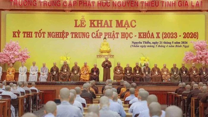 Gia Lai: 229 Tăng Ni sinh khóa X Trường Trung cấp Phật học Nguyên Thiều thi tốt nghiệp