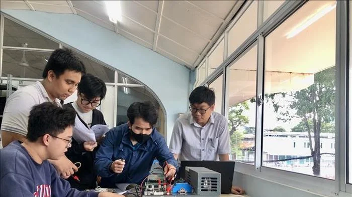 Ban hành chính sách học bổng cho các ngành khoa học, công nghệ chiến lược