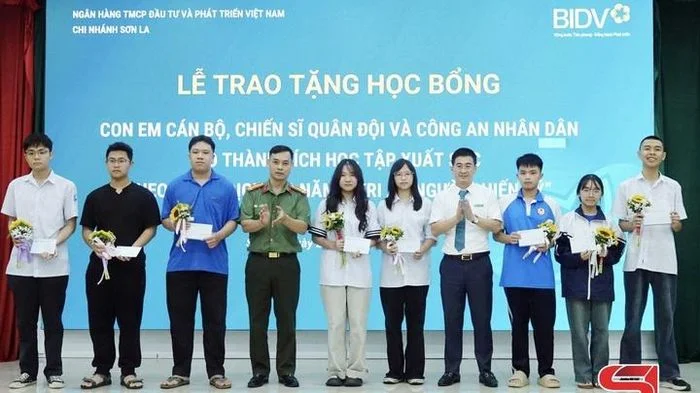 BIDV Sơn La trao 57 suất học bổng tri ân con em cán bộ, chiến sĩ
