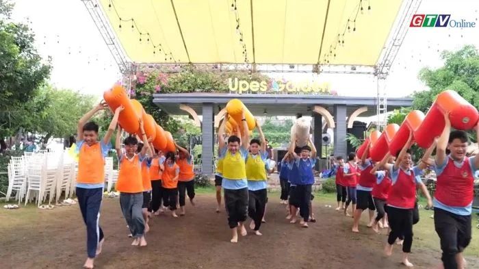Lớp học không tường: Bài học từ những 'lấm lem'