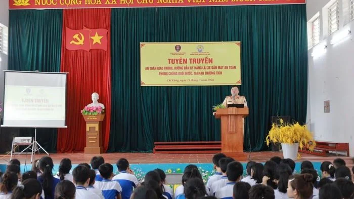 Trên 300 học sinh được tuyên truyền các quy định về an toàn giao thông, phòng chống đuối nước