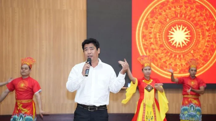 Người lao động thi đua học và làm theo Bác Hồ bằng những việc làm thiết thực