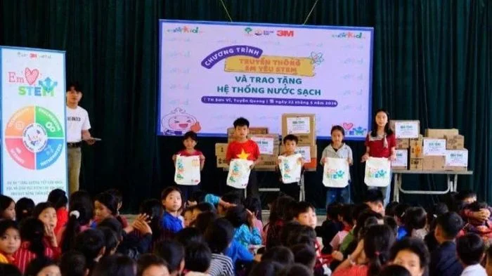 Mang giáo dục STEM và nguồn nước sạch đến với trẻ em vùng biên giới Tuyên Quang