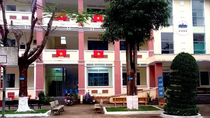 Công an điều tra vụ giấu rìu trong balo mang lên lớp đánh bạn học