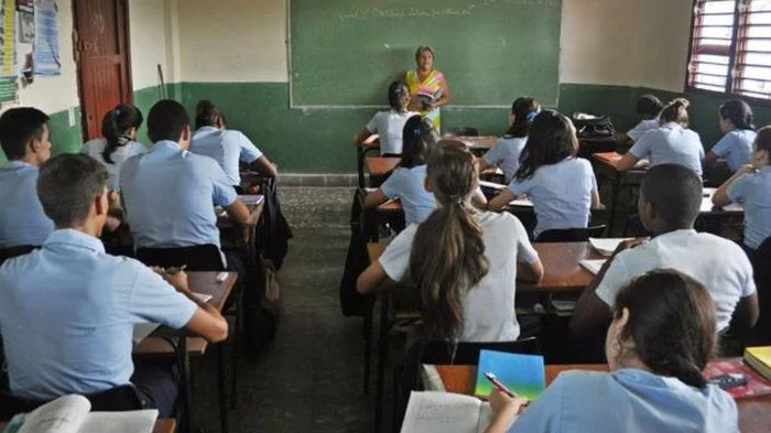 Cuba bãi bỏ kỳ thi tuyển sinh Đại học và kết thúc sớm năm học