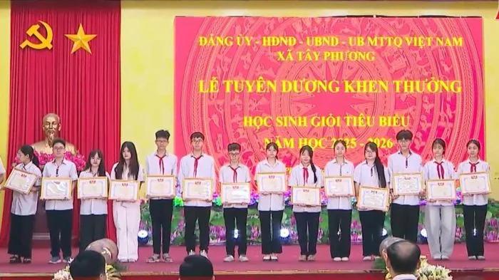 Xã Tây Phương khen thưởng 255 học sinh tiêu biểu