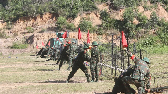 Quảng Ninh: Chiến sĩ mới Trung đoàn 244 tự tin vượt qua kiểm tra '3 tiếng nổ'
