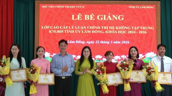 51 học viên hoàn thành Lớp Cao cấp lý luận chính trị K75.B05 tại Lâm Đồng