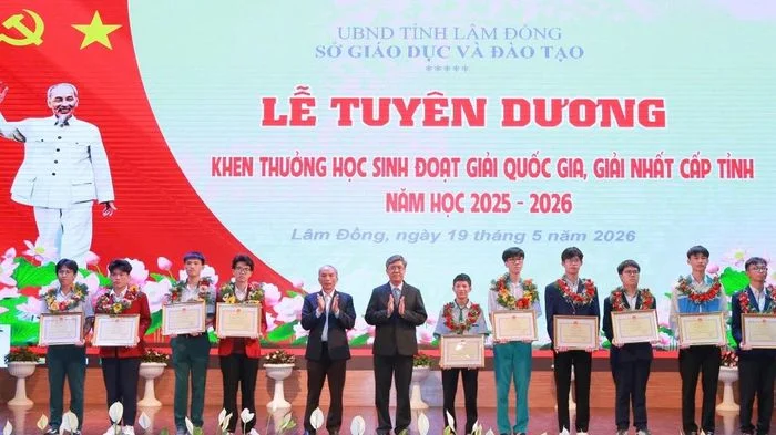 Lâm Đồng tuyên dương điển hình tiên tiến và học sinh giỏi tiêu biểu
