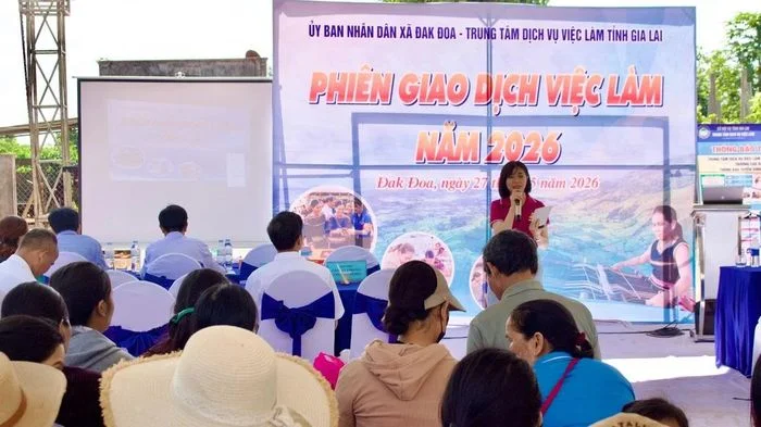 Hơn 200 người lao động tham gia Phiên giao dịch việc làm tại xã Đak Đoa