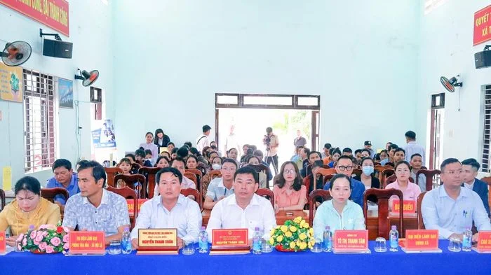 Gần 120 lao động tham gia phiên giao dịch việc làm tại xã Trung Khánh Vĩnh