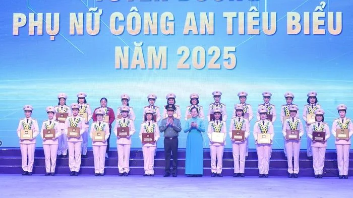 Trao 25 Giải thưởng 'Phụ nữ Công an tiêu biểu' và biểu dương 68 'Nữ Công an cơ sở xuất sắc'