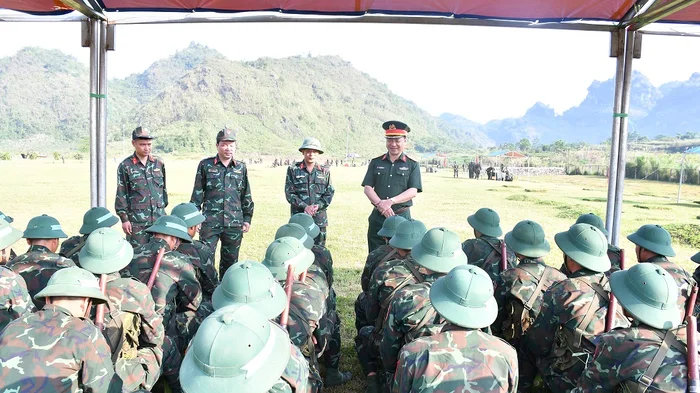 Trung đoàn 880 hoàn thành kiểm tra '3 tiếng nổ' cho chiến sĩ mới