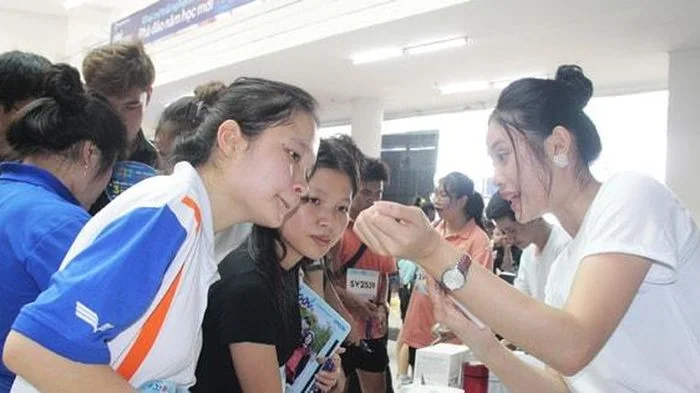 Tìm việc làm qua Fanpage xã