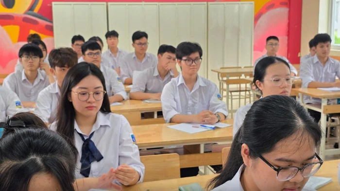 Đừng để học sinh 'thi chồng thi'