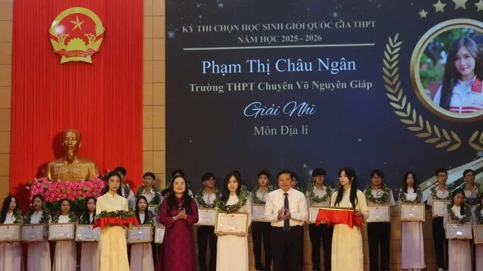 Vinh danh tài năng trẻ, thắp sáng khát vọng hiếu học tại Quảng Trị