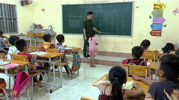 Đồn Biên phòng Tuyên Bình tổ chức lễ tổng kết 'Lớp học tình thương' năm học 2025 - 2026