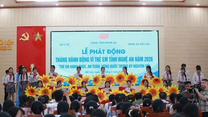 Trẻ em cần được bảo vệ cả ngoài đời thực lẫn trên không gian mạng