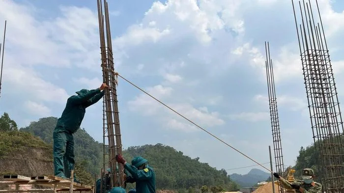 Nhiều địa phương đề nghị Quân khu 5 hỗ trợ xây dựng trường nội trú vùng biên