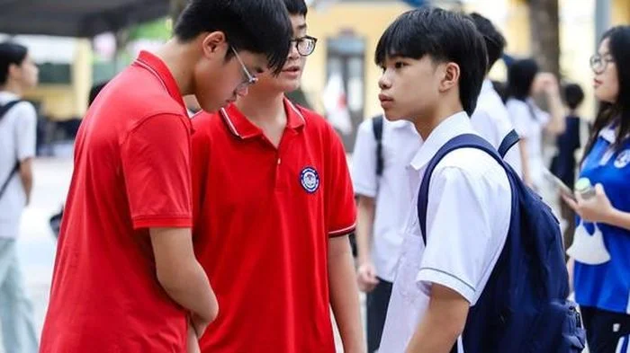 Thí sinh Hà Nội làm thủ tục thi lớp 10 hôm nay cần lưu ý quy định bắt buộc