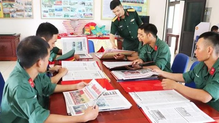 Phường Kiến Hưng thăm, động viên tân binh nhập ngũ năm 2026 tại Trung đoàn 165